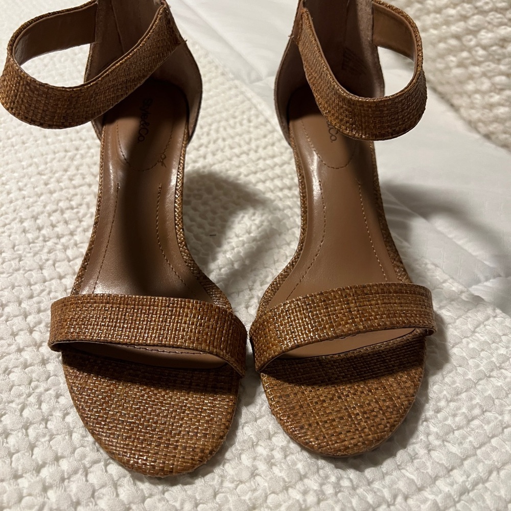 Style & Co. Tan Textured Heels